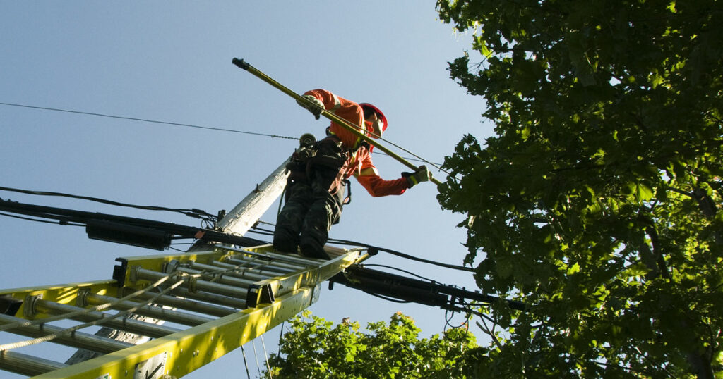 Entretien du réseau électrique en cours par Hydro-Québec